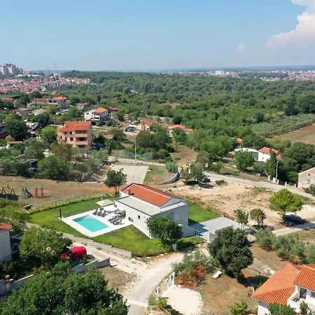 Lia With Pool - Luxury In Vintijan, Near And Medulin Villa Pula