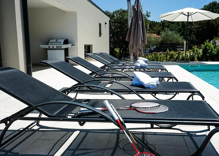 Lia With Pool - Luxury In Vintijan, Near And Medulin Πούλα